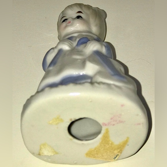 Early Mid Century Antique Young Girl in Dress Holding Violin Fiddle Figurine - Picture 3 of 9